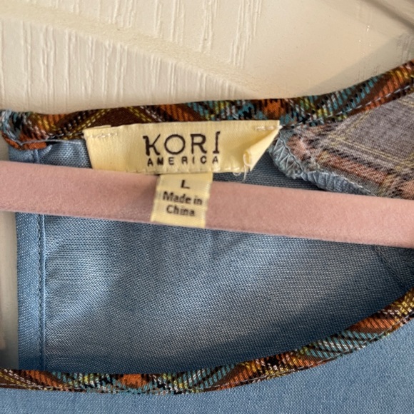 Kori Fall Chambray Top - Picture 2 of 11